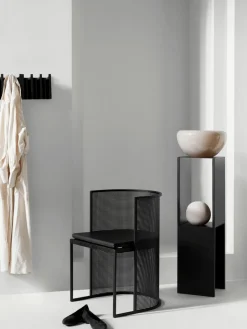 Kristina Dam Wandgarderobe Column aus Eichenholz