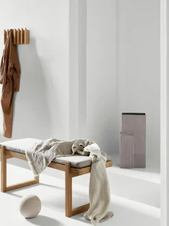 Kristina Dam Wandgarderobe Column aus