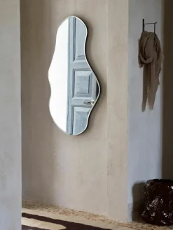 ferm LIVING Wandspiegel Pond in organischer Form