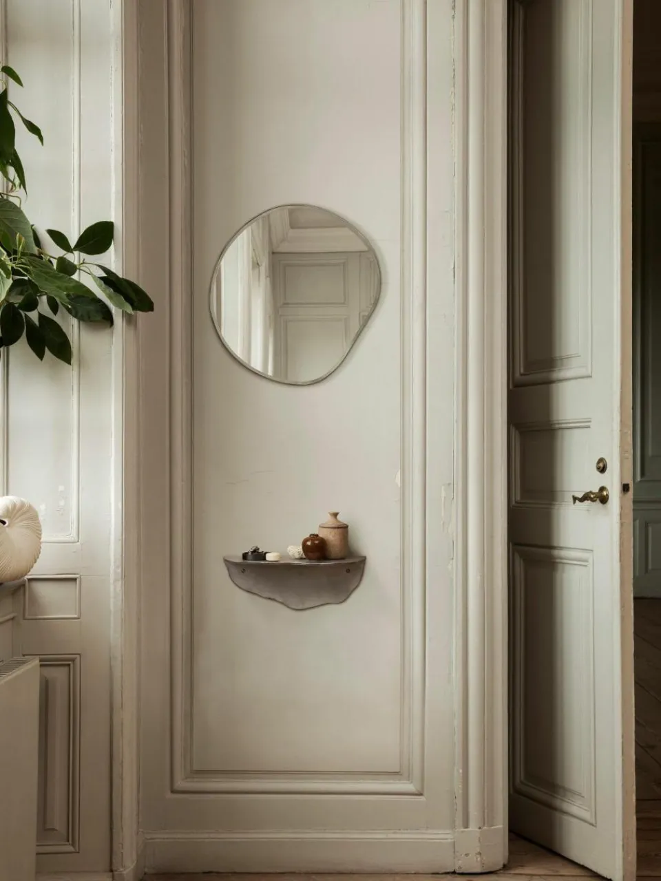 ferm LIVING Wandspiegel Pond, in verschiedenen Größen