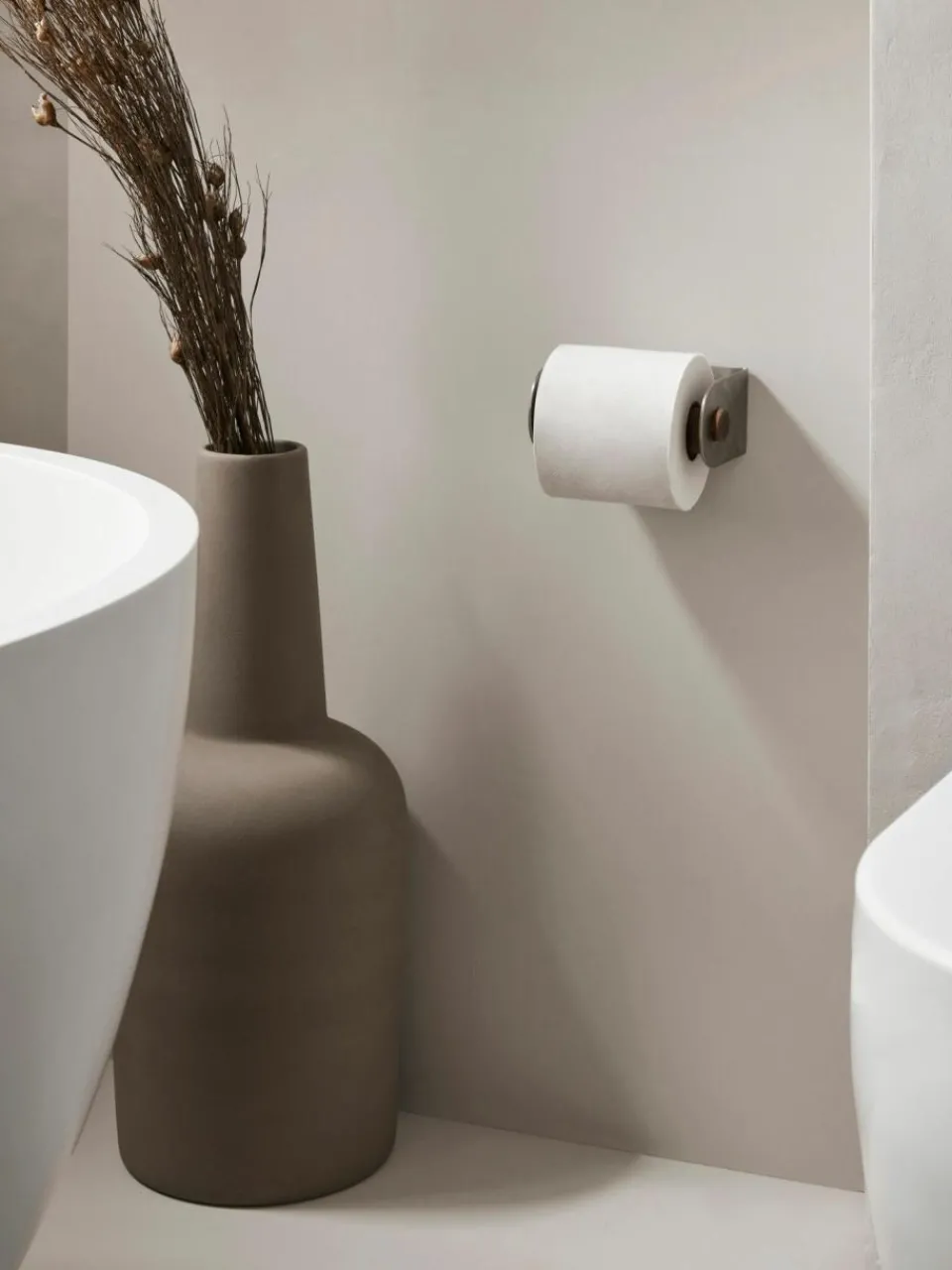 Kristina Dam Wand-Toilettenpapierhalter Dowel aus Walnussholz