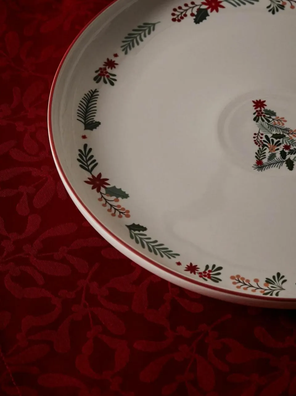 Westwing Collection Weihnachtliche Servierplatte Eve aus Porzellan