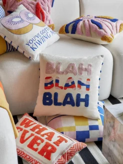 Westwing Collection Wende-Kissenhülle Blah Blah mit bestickter Aufschrift