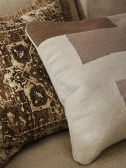 Westwing Collection Woll-Kissenhülle Aylin mit abstrakter Verzierung