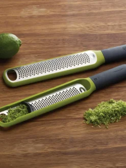 Joseph Joseph Zitrusreibe Handi-Zest mit Miniwischer